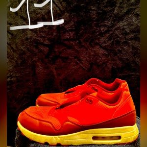 Nike men’s red black 11